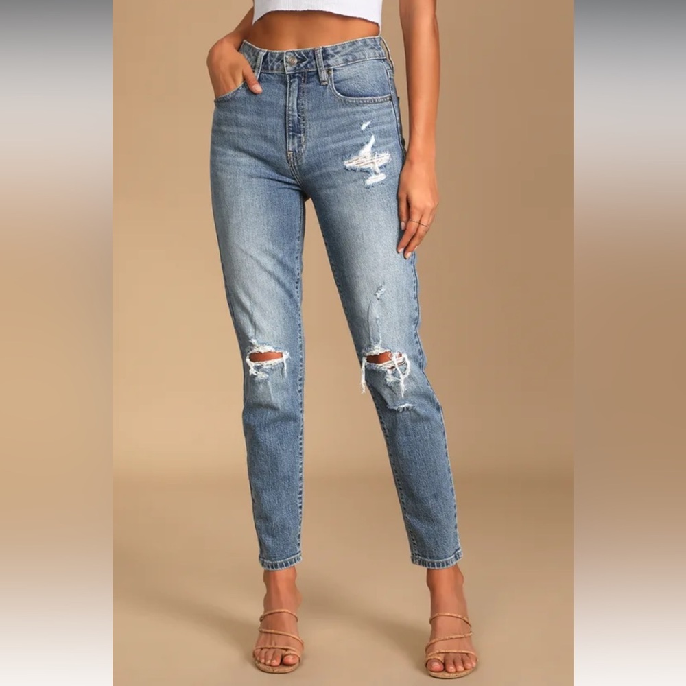 NWT Lulu’s Medium Wash High-Rise Distressed Denim Mom Jeans - 15 / 32